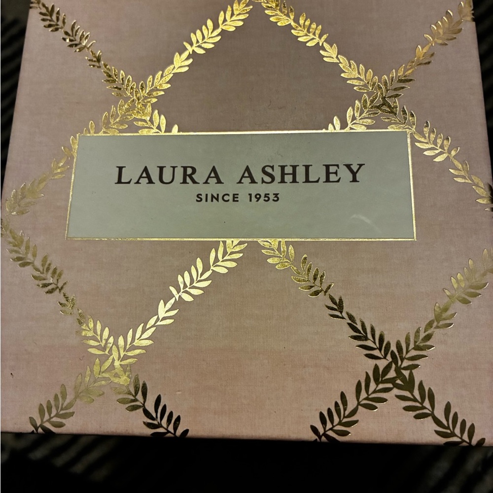 Laura Ashley 14 Oz Candle Pink and Gold Decorative Box (Golden Bloom) - Picture 6 of 7